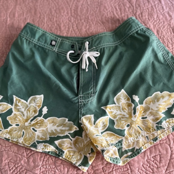 Vintage Hawaiian Style Board Shorts - Picture 1 of 4
